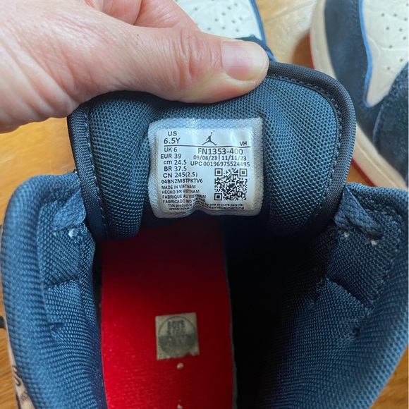 Air Jordan Youth- size 6.5 / Take Flight - Picture 3 of 4